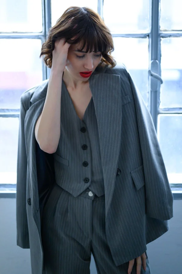 Why Is 80s Luxury Power Dressing Popular in 2026?